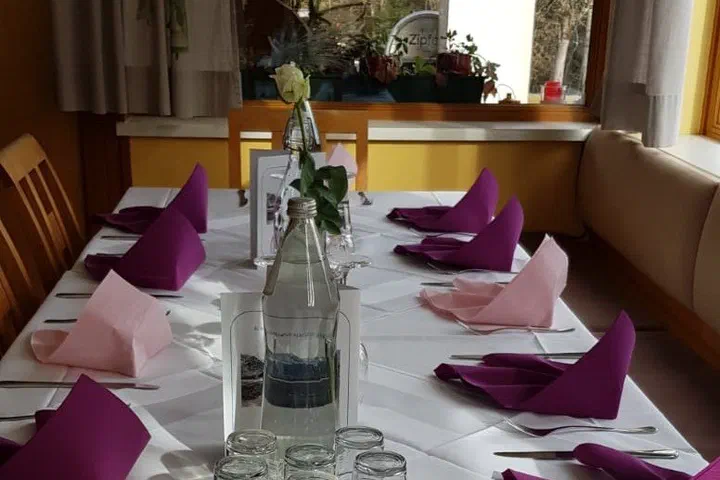 Festlich gedeckter Tisch